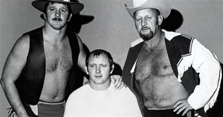 15 Pairs Of Wrestling Relatives Who Won The Same Championship