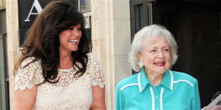 ज्येष्ठ अभिनेत्री Betty White यांचे वयाच्या 99 व्या वर्षी निधन