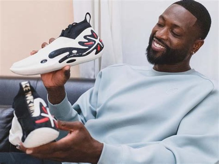 A Sneak Peek at His Signature Li-Ning Sneakers |