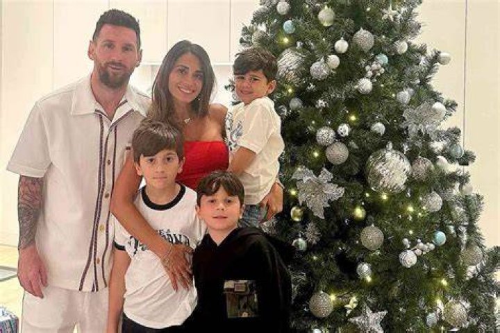 &Aacute;ngel Di Mar&iacute;a family, wife, children, parents, siblings