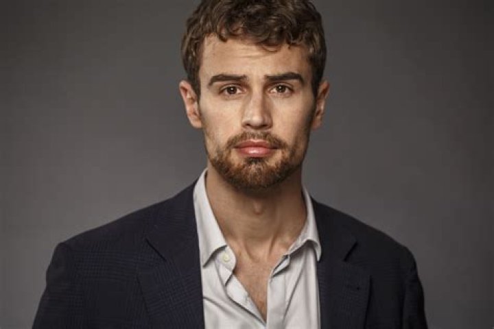 Actor Theo James relishes this &lsquo;Divergent&rsquo; experience Hero Complex