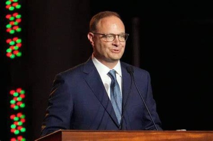 Adrian Wojnarowski is The NBA&rsquo;s Scoop King & His Bank Account Proves It