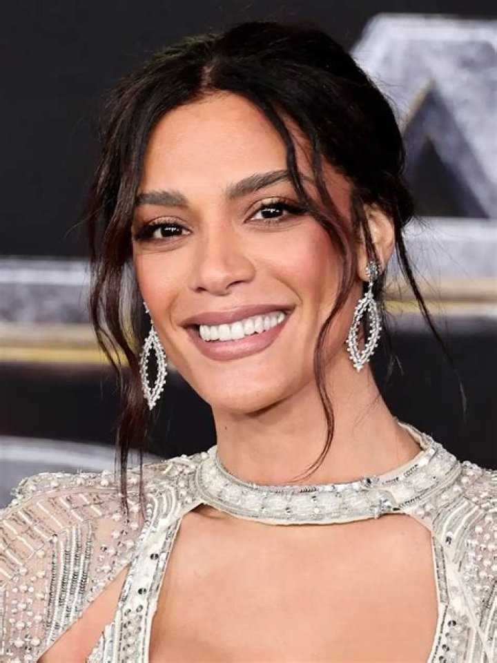 Age, Net Worth, Height, Husband, Parents, Instagram