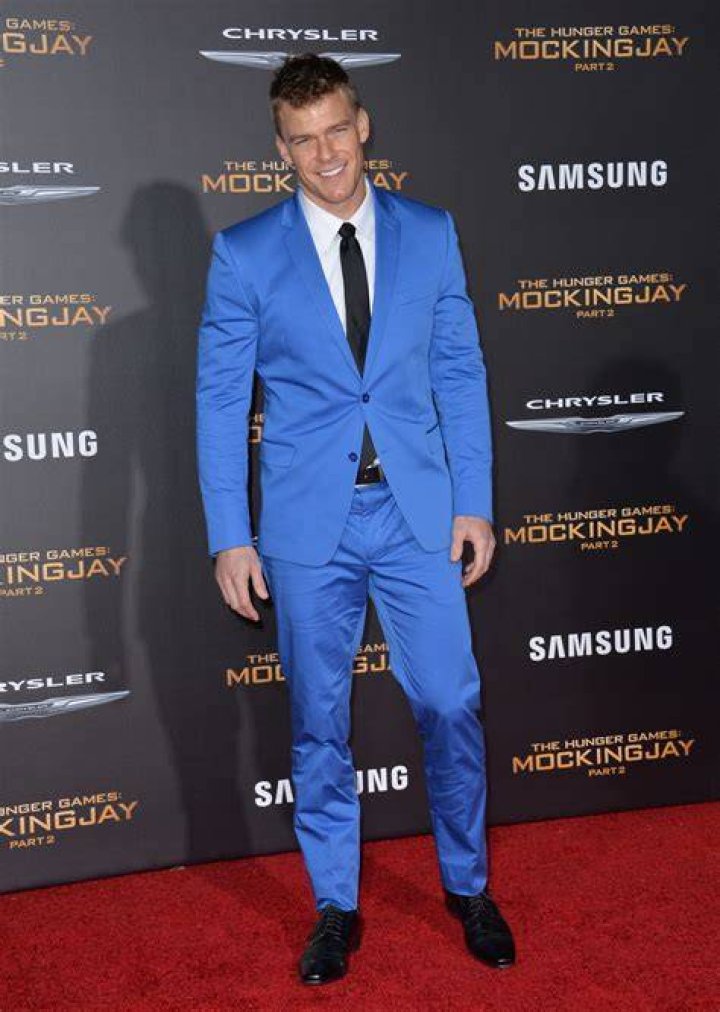 Alan Ritchson Height How Tall is The 39YearOld Actor? Hood MWR