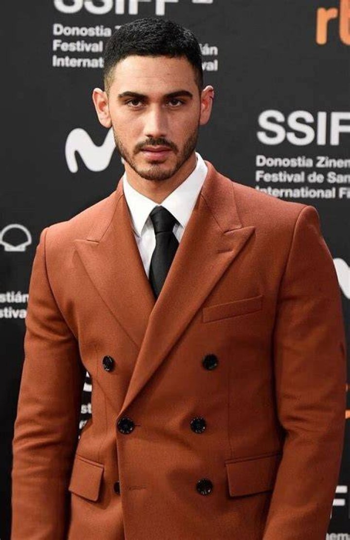 Alejandro Speitzer Alejandro, Actriz mexicana, Hombres hermosos