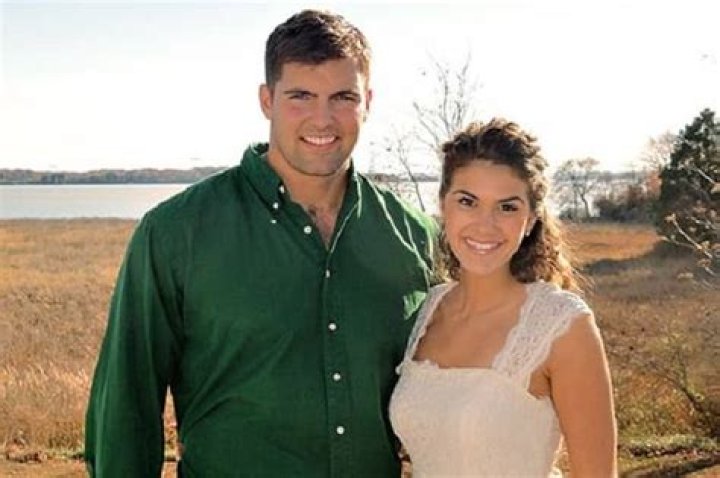 Alejandro Villanueva Wife: Meet Madelyn Villanueva