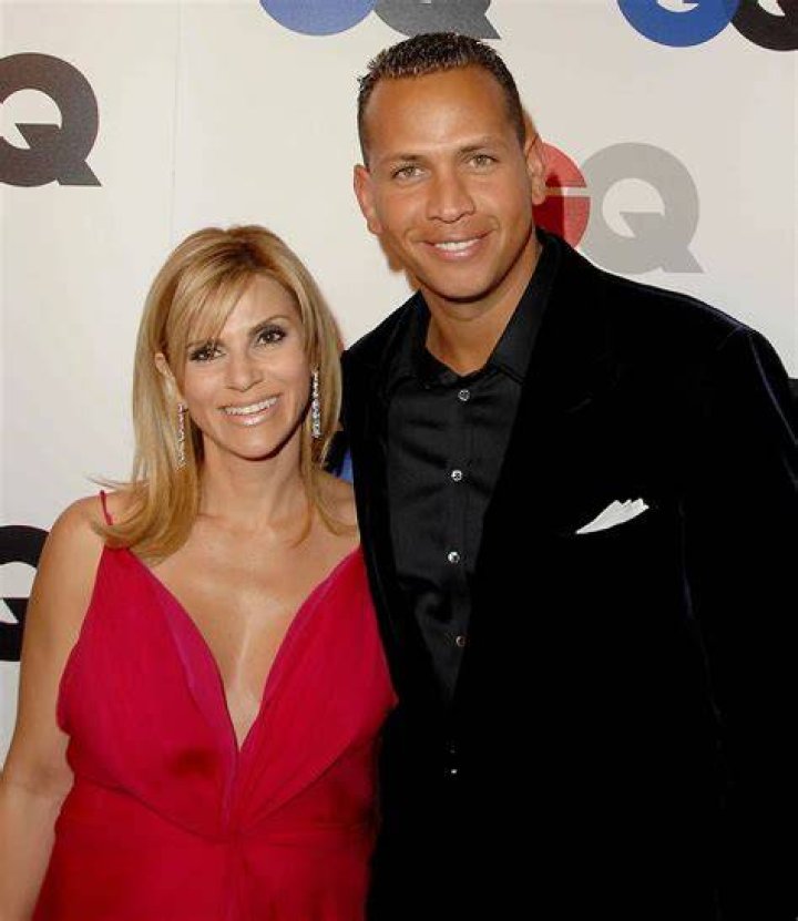 Alex Rodriguez, exwife Cynthia Scurtis reunite for daughter's graduation