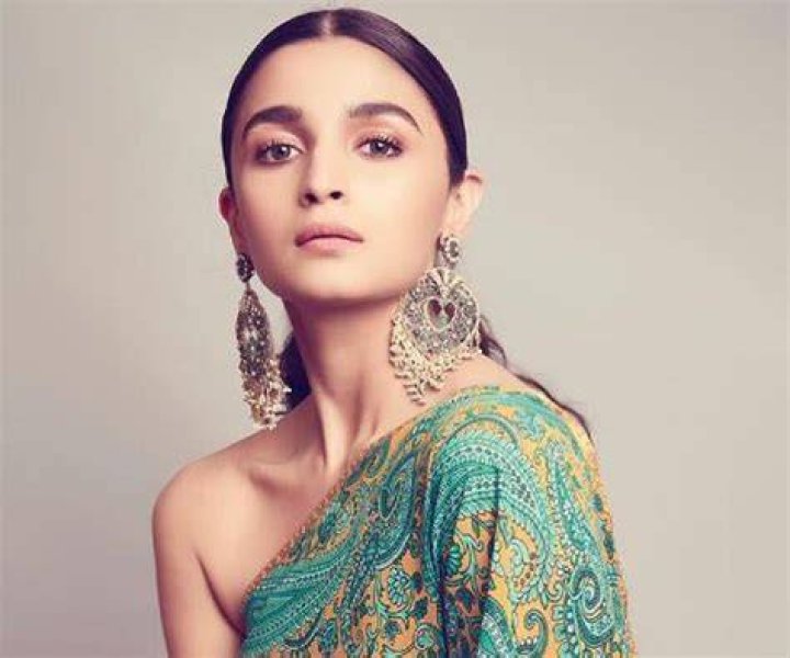 AliA Biography Facts, Childhood, Family Life & Achievements