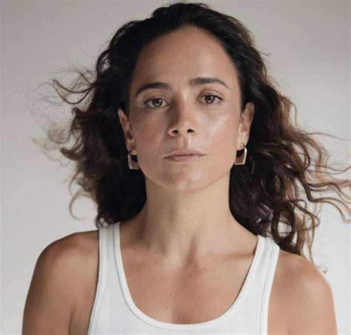 Alice Braga, Bio, Net Worth, Salary, Age, Relationship, Height, Ethnicity