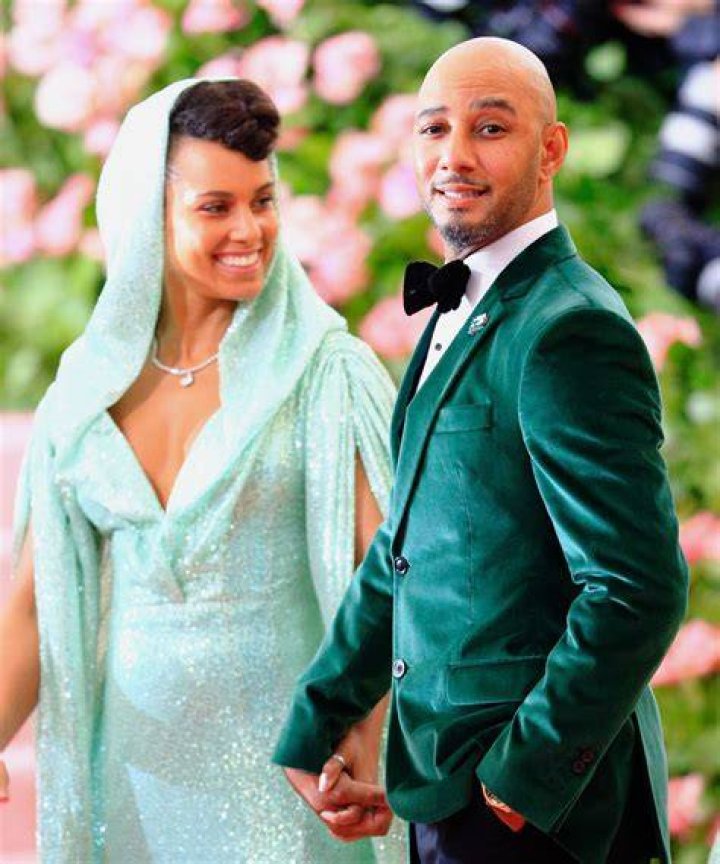 Alicia Keys 2024 Husband, net worth, tattoos, smoking & body