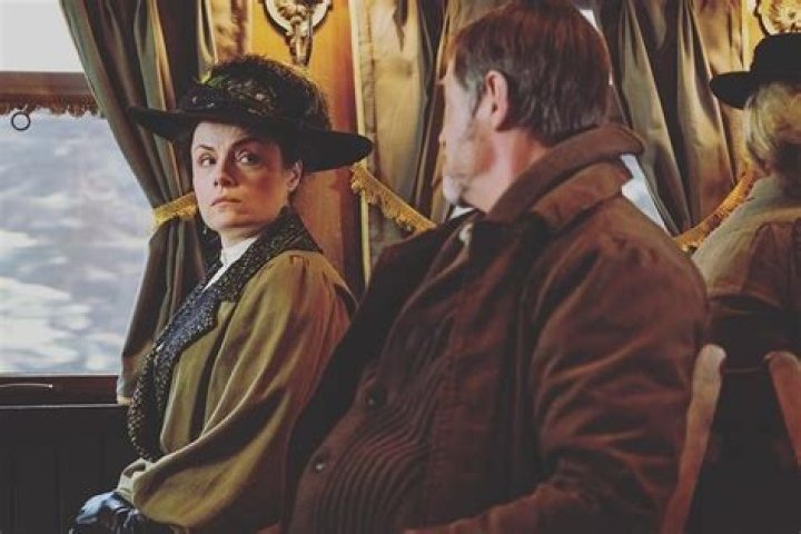 All About Arwen Humphreys Net Worth, Bio, Husband, Height and Murdoch Mysteries