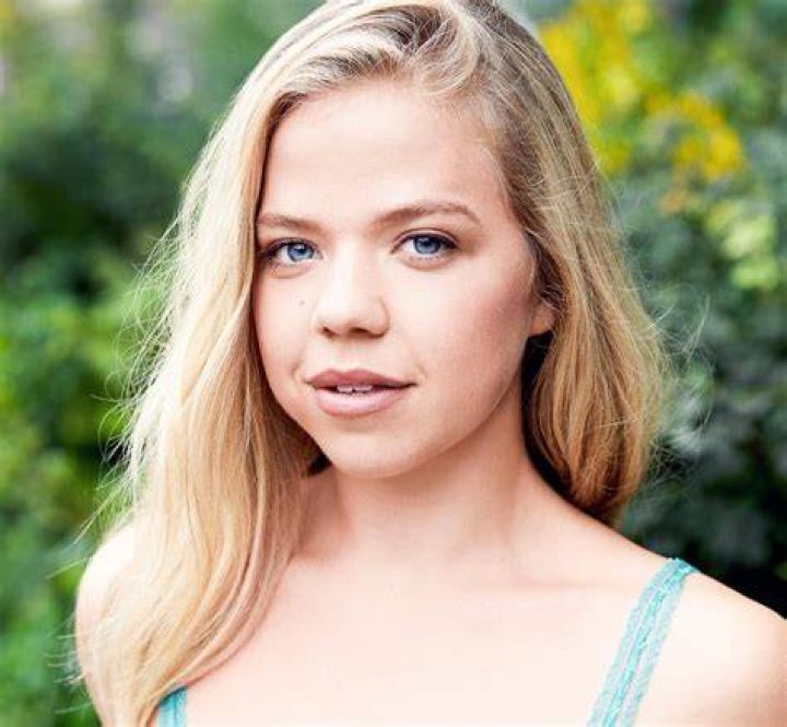 All about celebrity Vivien Endicott Douglas! Birthday 10 December 1990