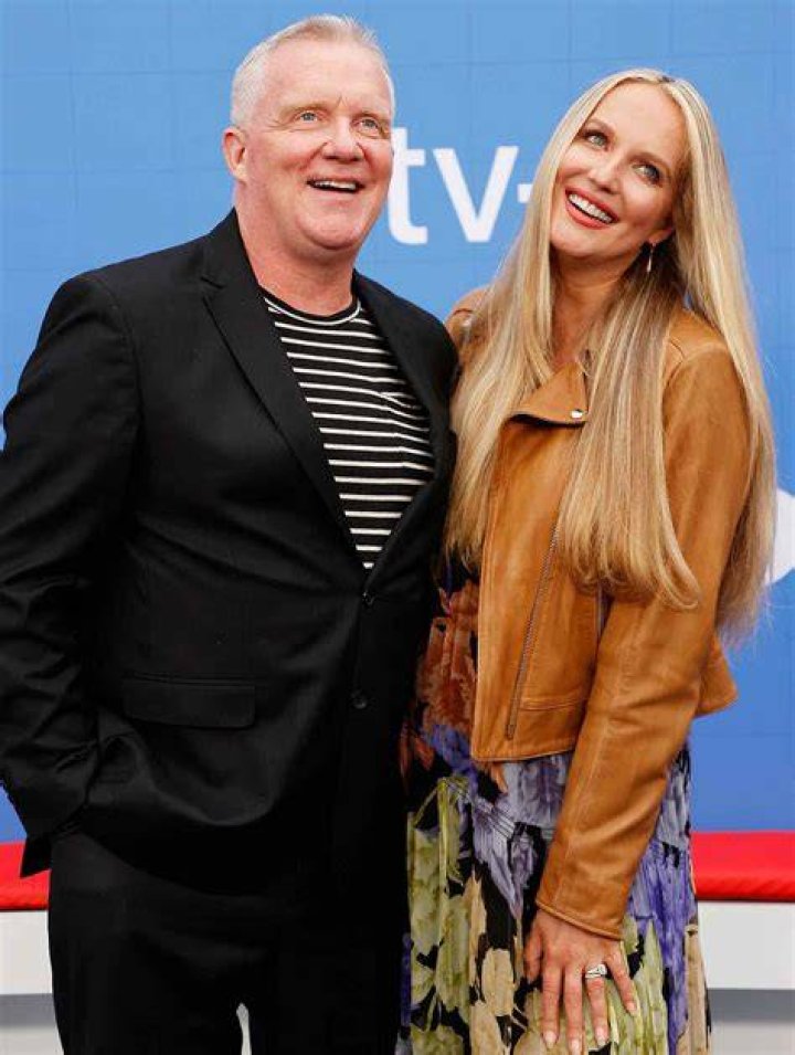 Anthony Michael Hall & Wife Lucia Expecting First Child Photo 4894509