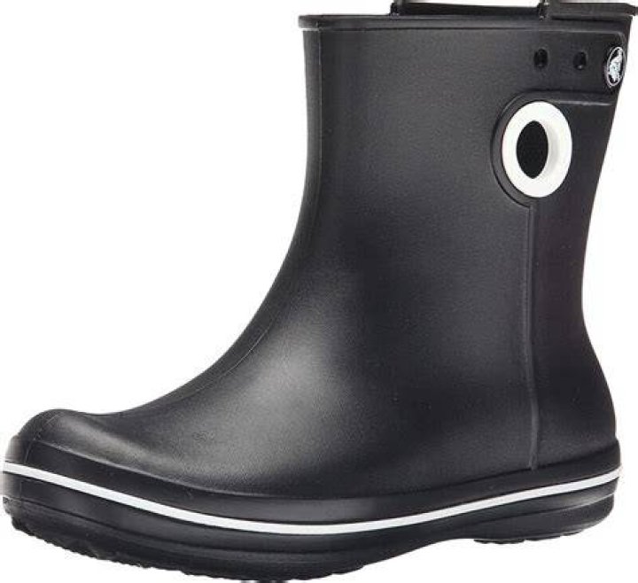 Are Crocs good for rain?
