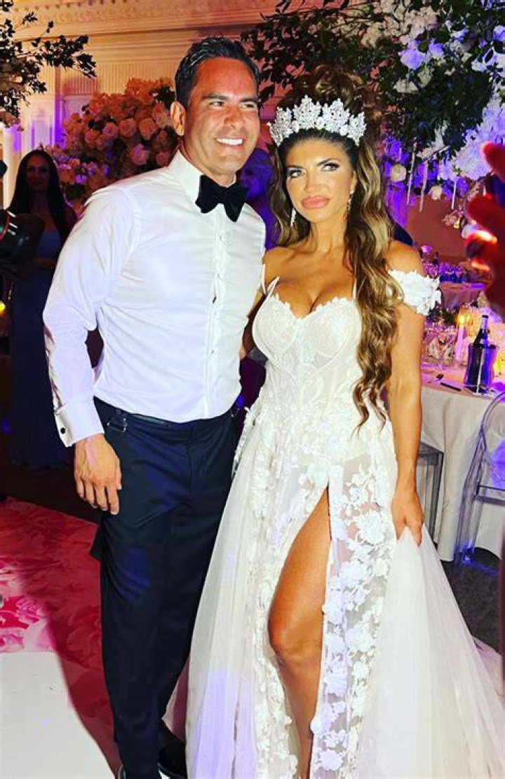 Are Teresa and Luis married? ·