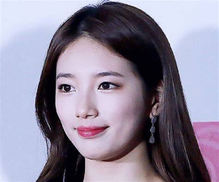 Bae Suzy Biography Facts, Childhood, Family Life & Achievements of