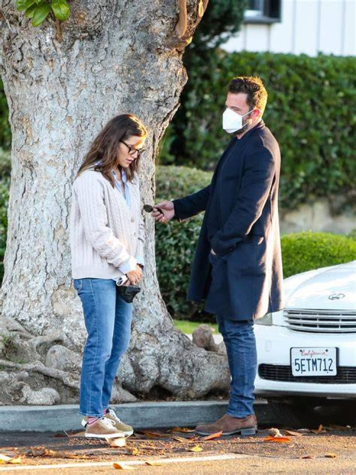 Ben Affleck & Jennifer Garner Reunite With Samuel & Violet Photos
