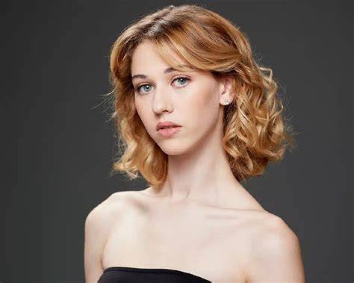 BlogPaper | Caroline Konstnar - Age, Family, Bio