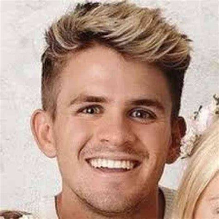 BlogPaper | Cole LaBrant - Bio, Age, Net Worth, Height, Married, Nationality, Body Measurement, Career
