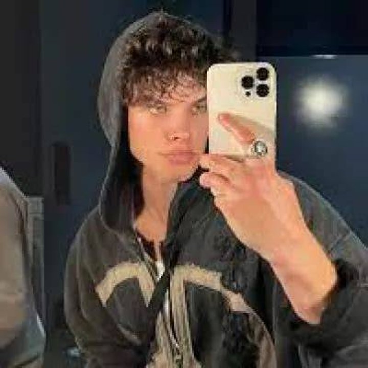 BlogPaper | Curran Walters - Bio, Age, Net Worth, Married, Nationality, Career, Wiki