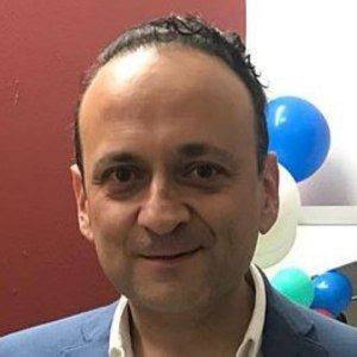BlogPaper | Eduardo España - Age, Family, Bio