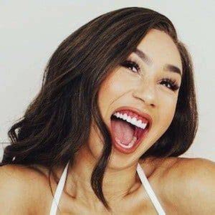 BlogPaper | Eva Gutowski - Age, Family, Bio