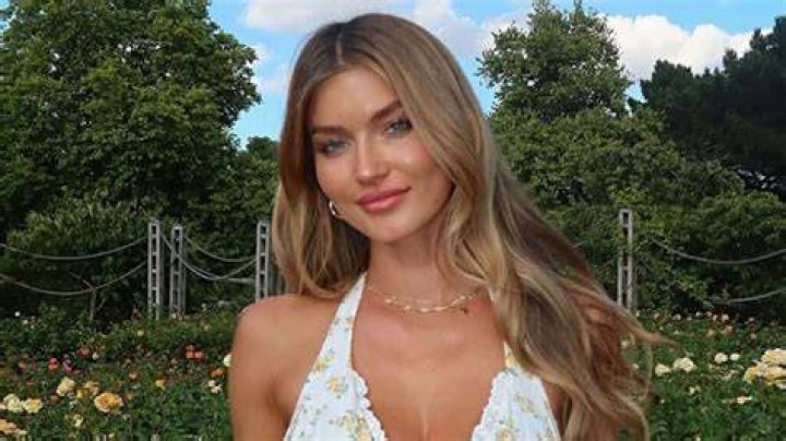 BlogPaper | Hayley Maxfield - Age, Family, Bio