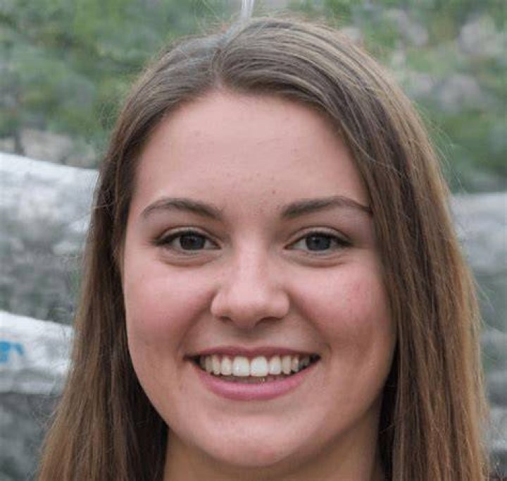 BlogPaper | Lauren Houldsworth - Age, Family, Bio