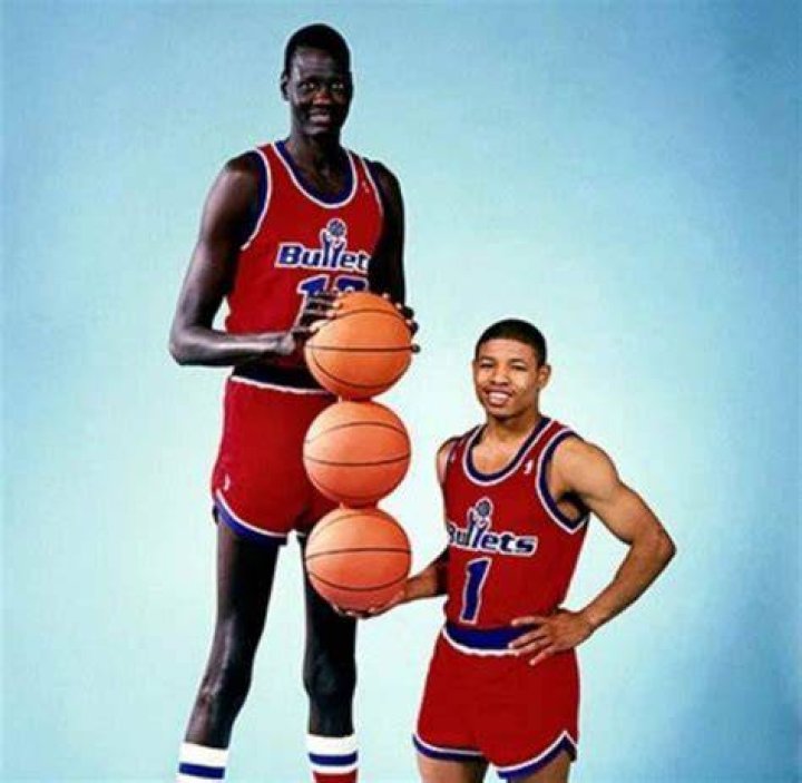 BlogPaper | Muggsy Bogues - Bio, Age, Net Worth, Height, Married, Nationality, Body Measurement, Career