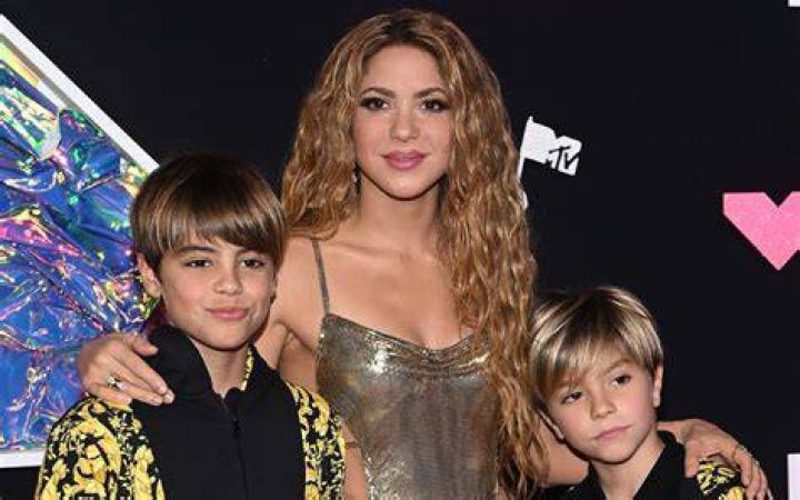 BlogPaper | Shakira - Age, Family, Bio