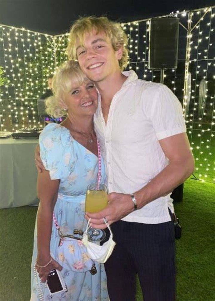 BlogPaper | Stormie Lynch - Age, Family, Bio