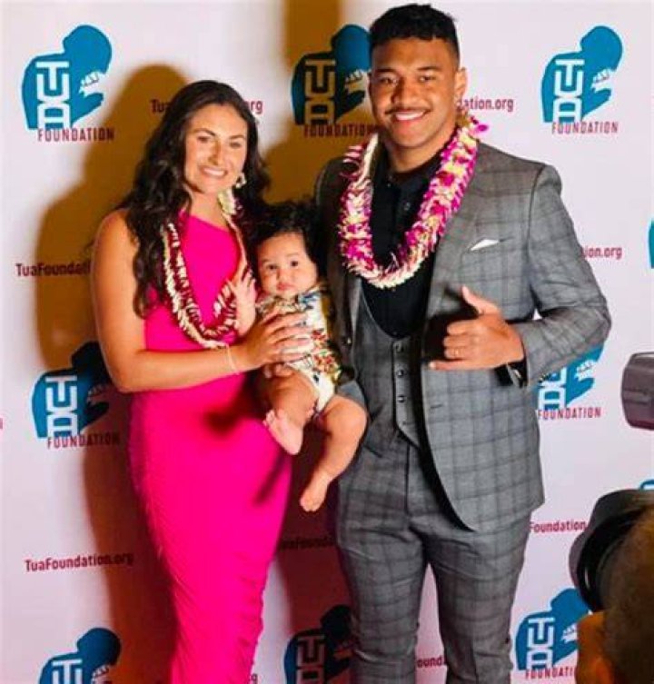 BlogPaper | Tua Tagovailoa - Age, Family, Bio