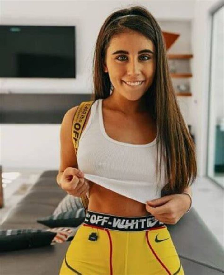 BlogPaper | Violet Summers - Age, Family, Bio