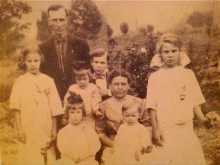 Booth Family Gathering in Wayne Co., West Virginia, 1910