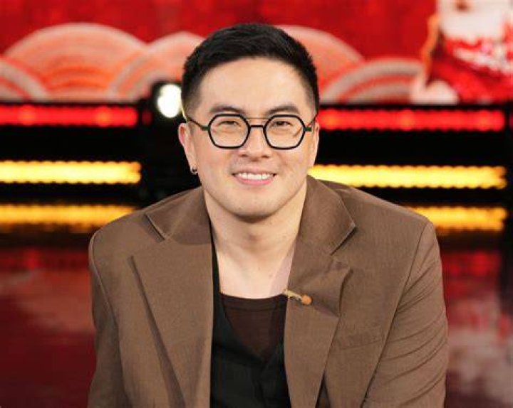Bowen Yang and coach Kenny Ferrer are dating ohnotheydidnt — LiveJournal