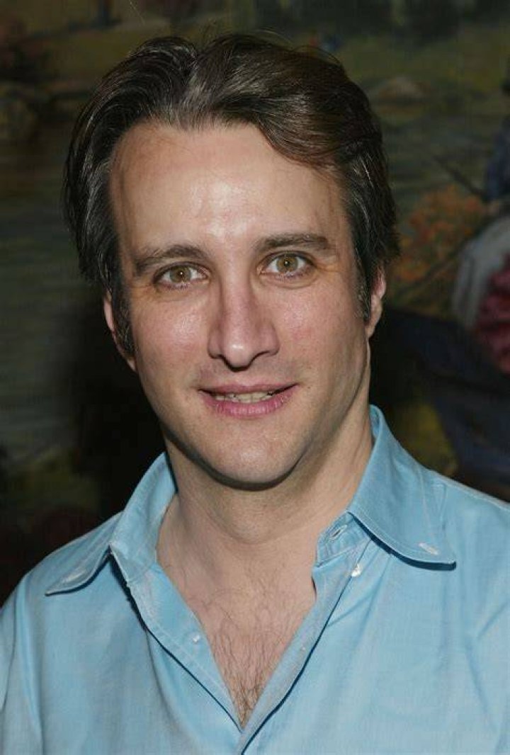 Bronson Pinchot elFinalde