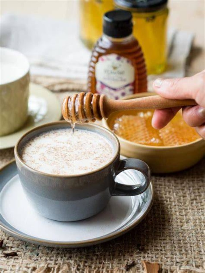 Can we mix honey with hot milk? ·