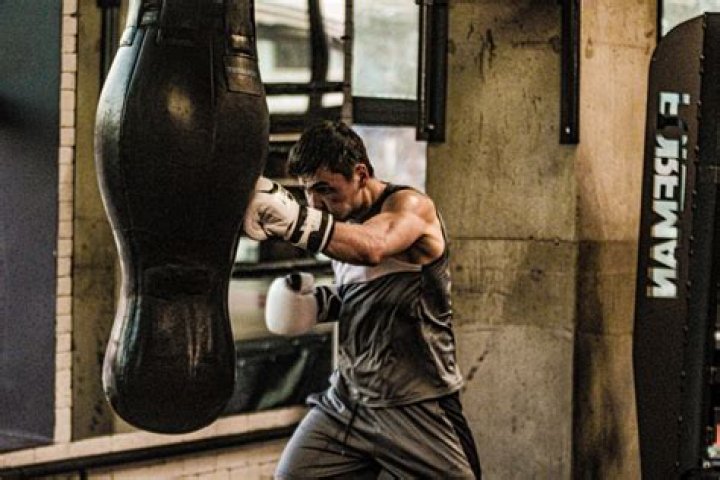 Can you hit harder with boxing gloves? Gloves Addict