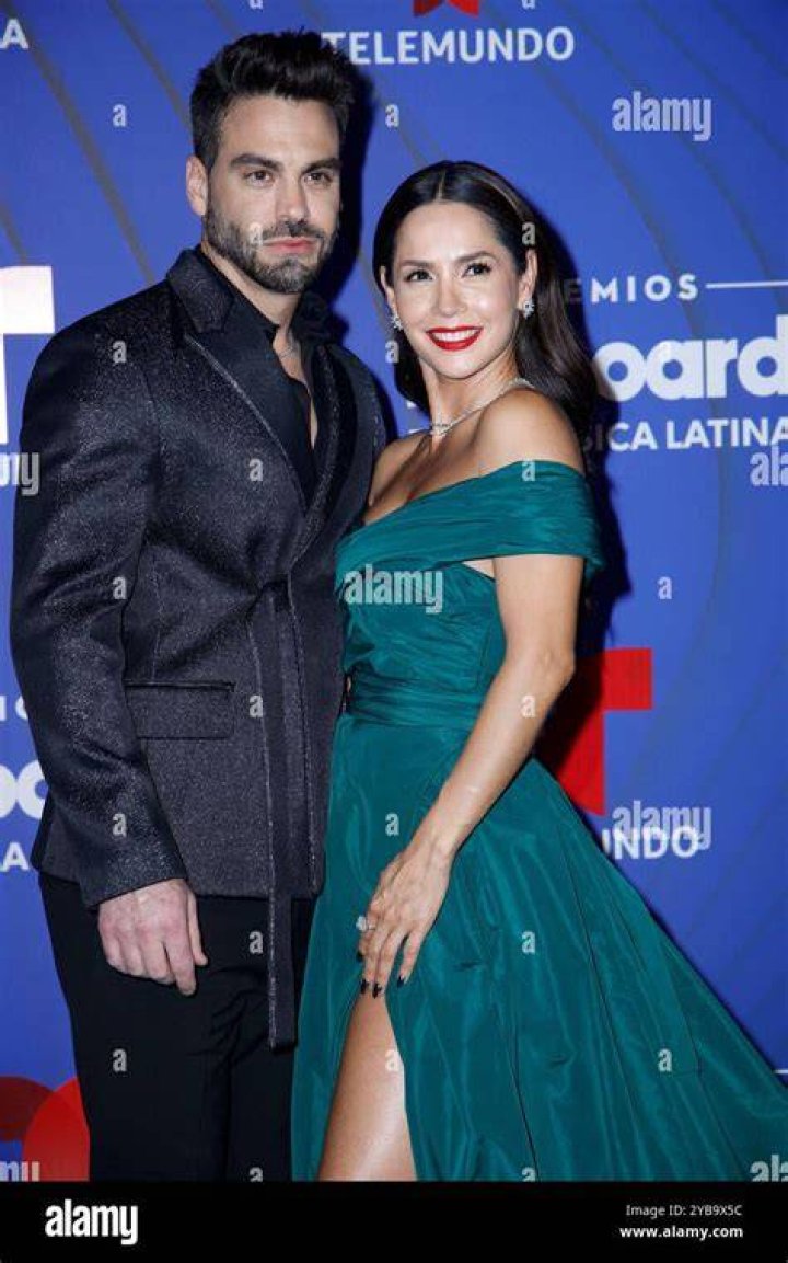 Carmen Villalobos celebraron sus 8 anos de relacion en Mexico People