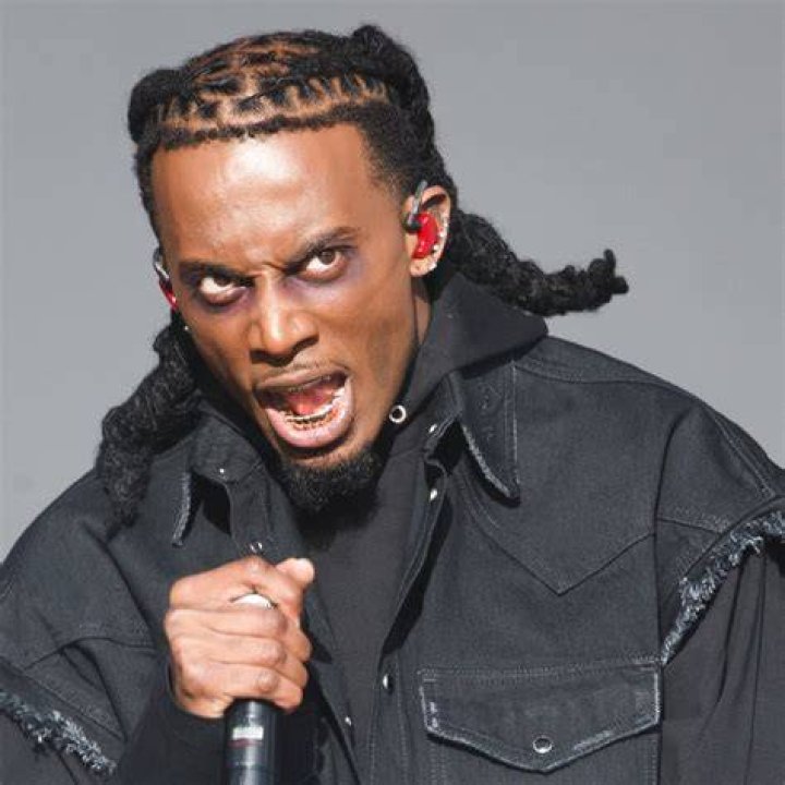 Carti look like a stressed out single mom in this pic 💀 r/playboicarti