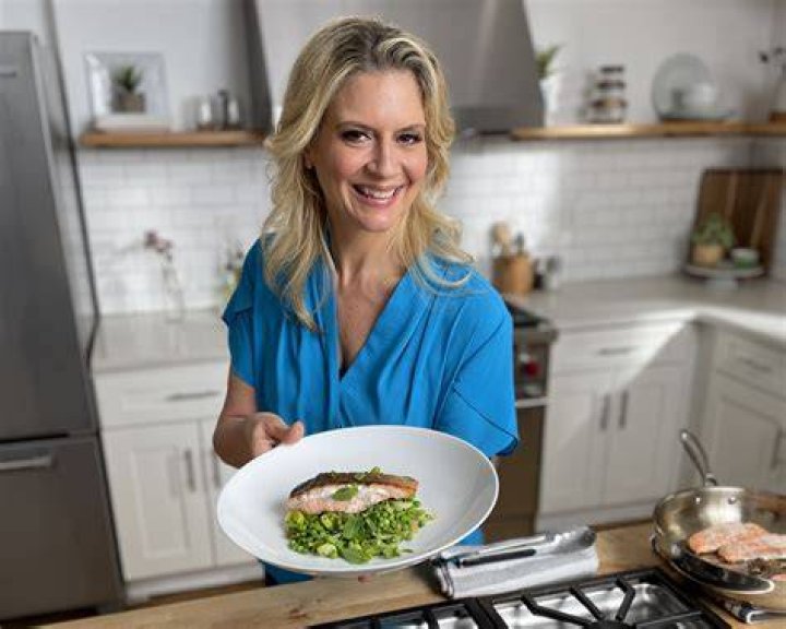 Celebrity chef Amanda Freitag&rsquo;s Dallas restaurant Rise & Thyme opens