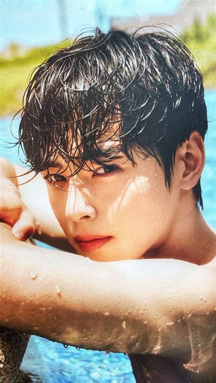 Cha Eun Woo Magazine Photobook 2022 en 2023 Idols coreanos