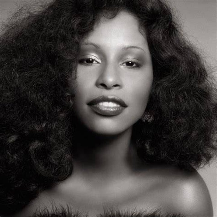 Chaka Khan Bio, Early Life, Career, Relationship, Net Worth, Body Measurements