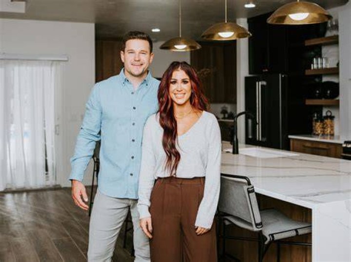 Chelsea Houska’s Fiancé Cole DeBoer Flaunts SixPack During Engagement
