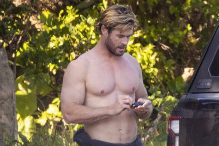 Chris hemsworth birthday photos
