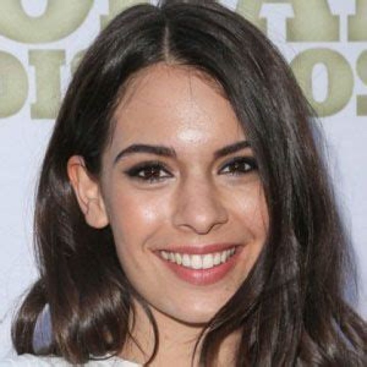 Claudia Traisac Height, Age, Body Measurements, Wiki
