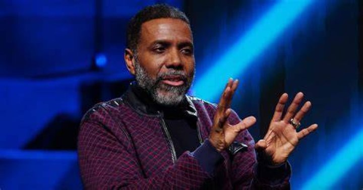 Creflo Dollar Net Worth 2022, Biography, Married, Family, Career
