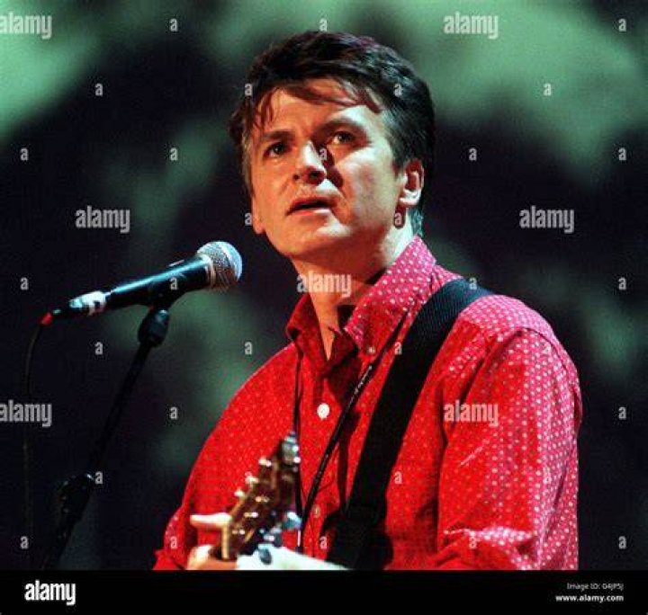 Crowded House singer Neil Finn snaps up 7million four bedroom home in