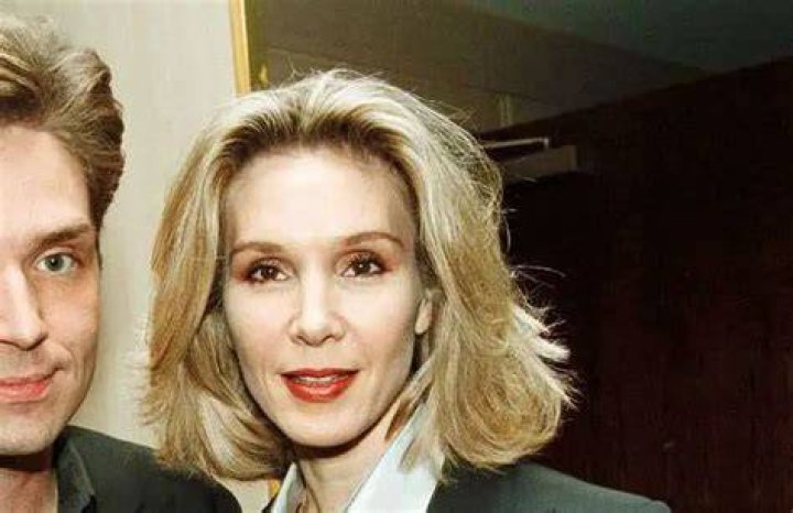 Cynthia Rhodes' Marital Status Revealed