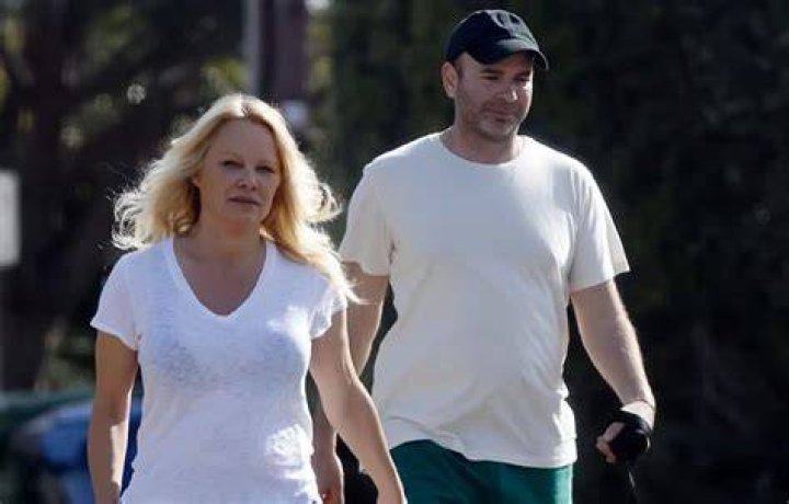 Dan Hayhurst Bio, Height, Career, Wife, Net Worth